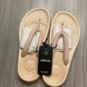 NWT Allbirds Sugar Zeffer flip flop. Size 8.